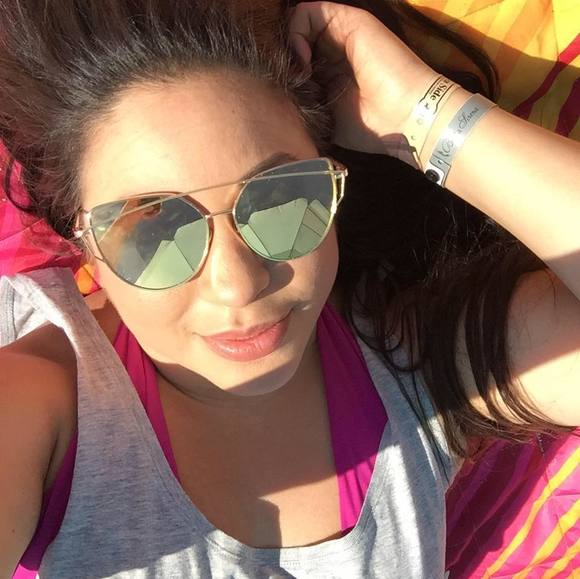 Meet your Posher, Iolani - Picture 1 of 1